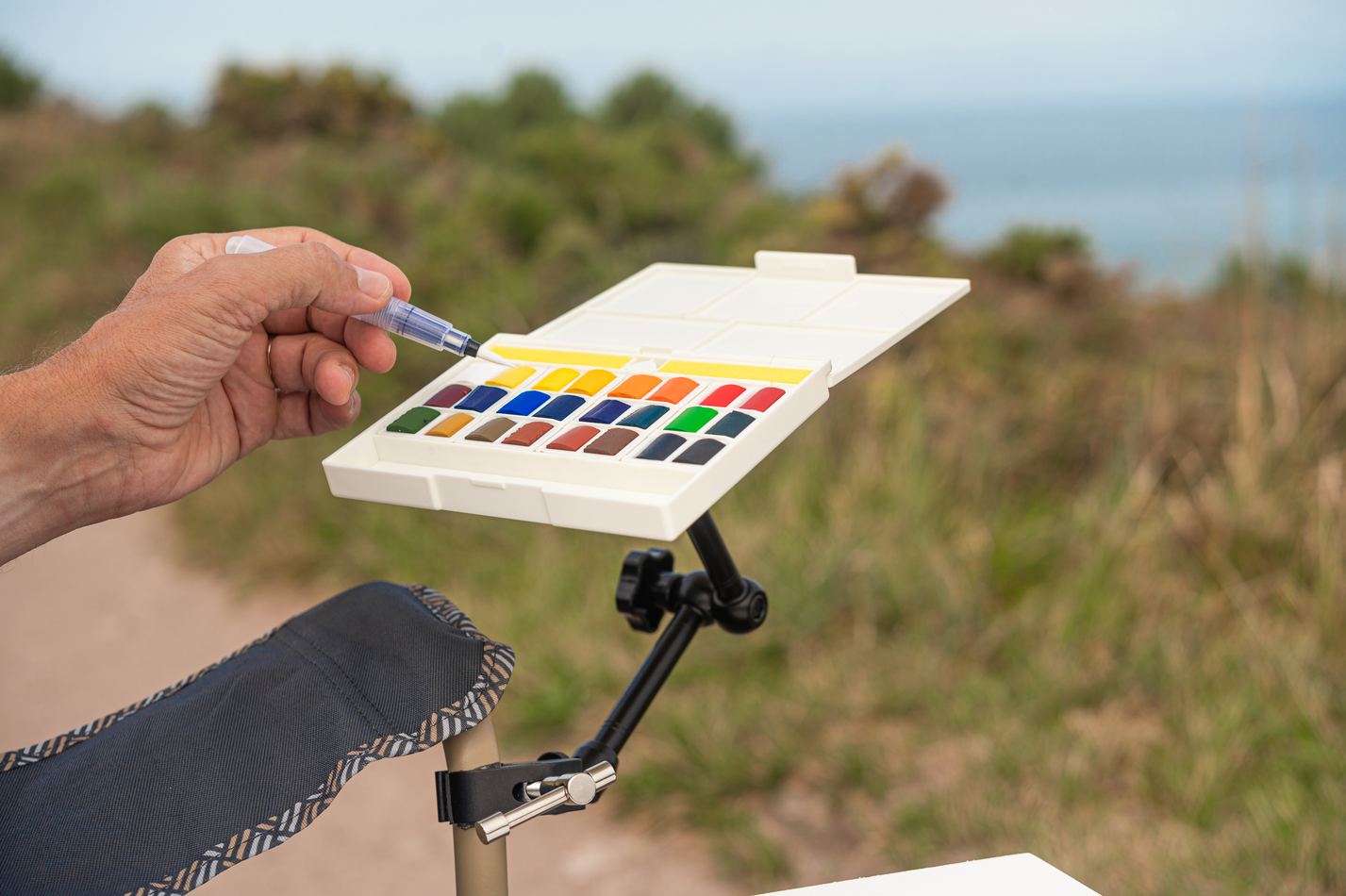 La Petite Aquarell Hands-Free Watercolour Box: 24 colors. Box Only - Magic Arm not included